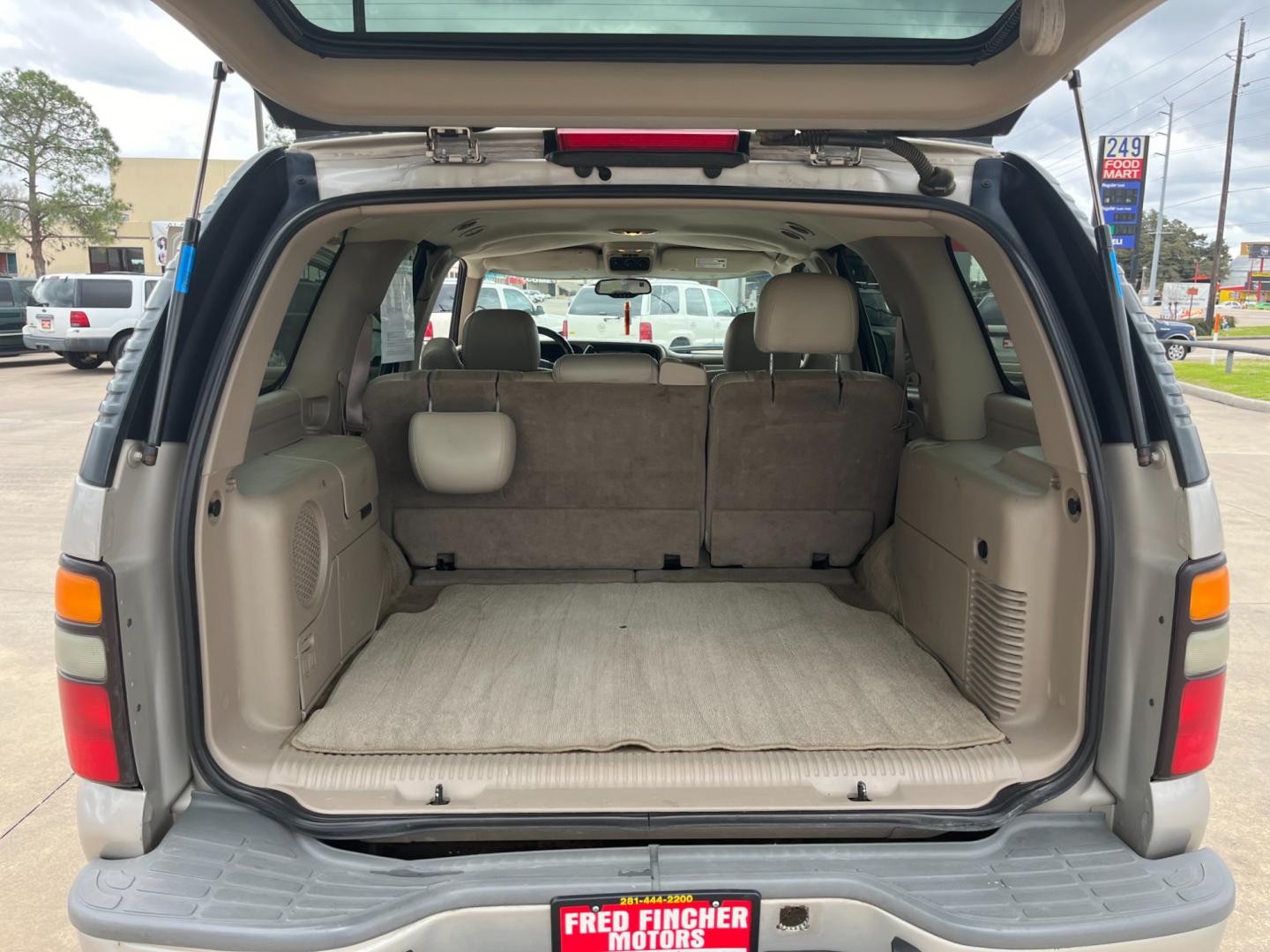 2006 SILVER /gray Chevrolet Tahoe 4WD (1GNEK13T76R) with an 5.3L V8 OHV 16V engine, 4-Speed Automatic Overdrive transmission, located at 14700 Tomball Parkway 249, Houston, TX, 77086, (281) 444-2200, 29.928619, -95.504074 - Photo#13